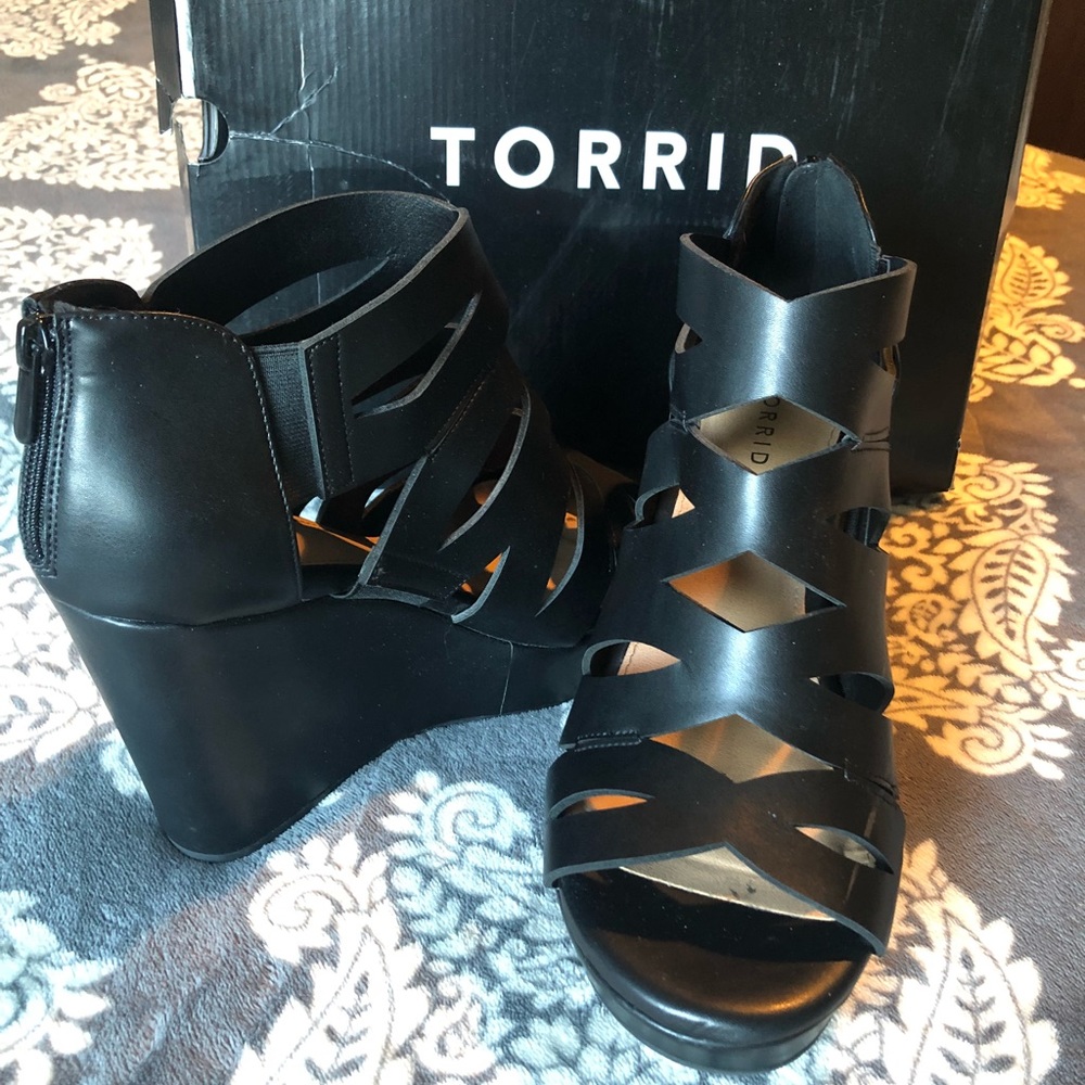 Torrid Black Caged Wedge (wide width) Sz 11